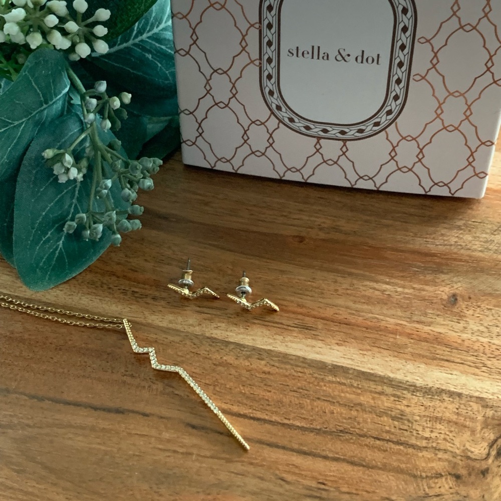 Stella & Dot  Gold Lightening Bolt Set NWOT